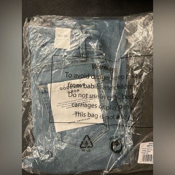 Good American Good Legs Crop Jeans. Brand new, unopened package. Size 00 - Picture 5 of 5